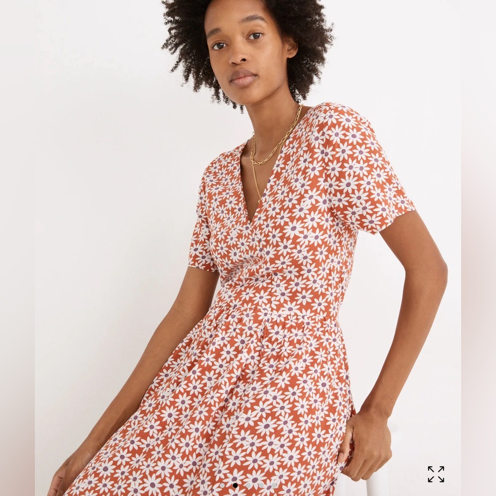 💚💚 MADEWELL Clara Midi Dress in Falling Daisies - Picture 2 of 15
